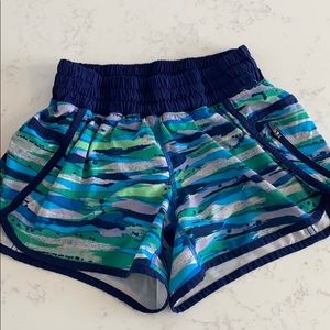 Lulu shorts, cool pattern size 6